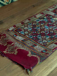 Sakhiyo Embroidered Runner